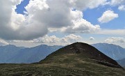 73 Belle nuvole sopra la cima del Monte Avaro